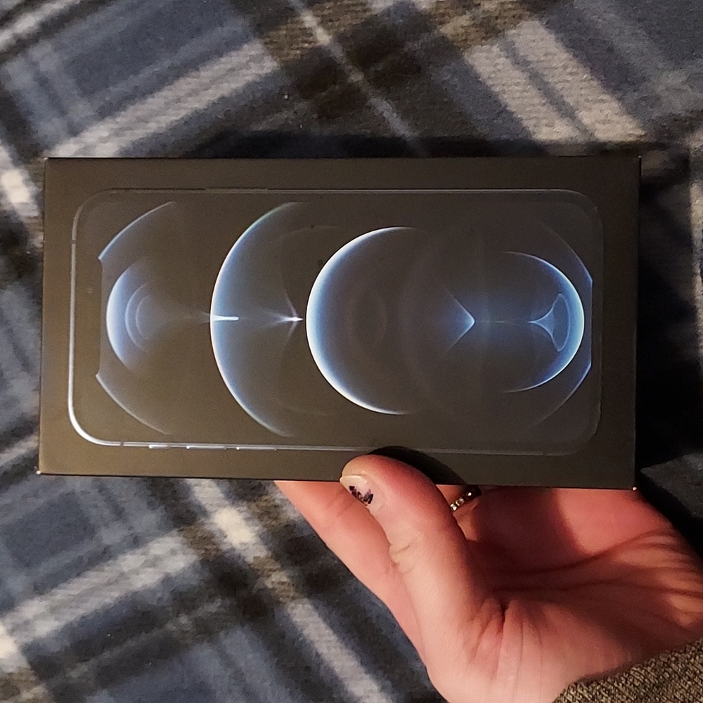 Iphone 12 pro box
